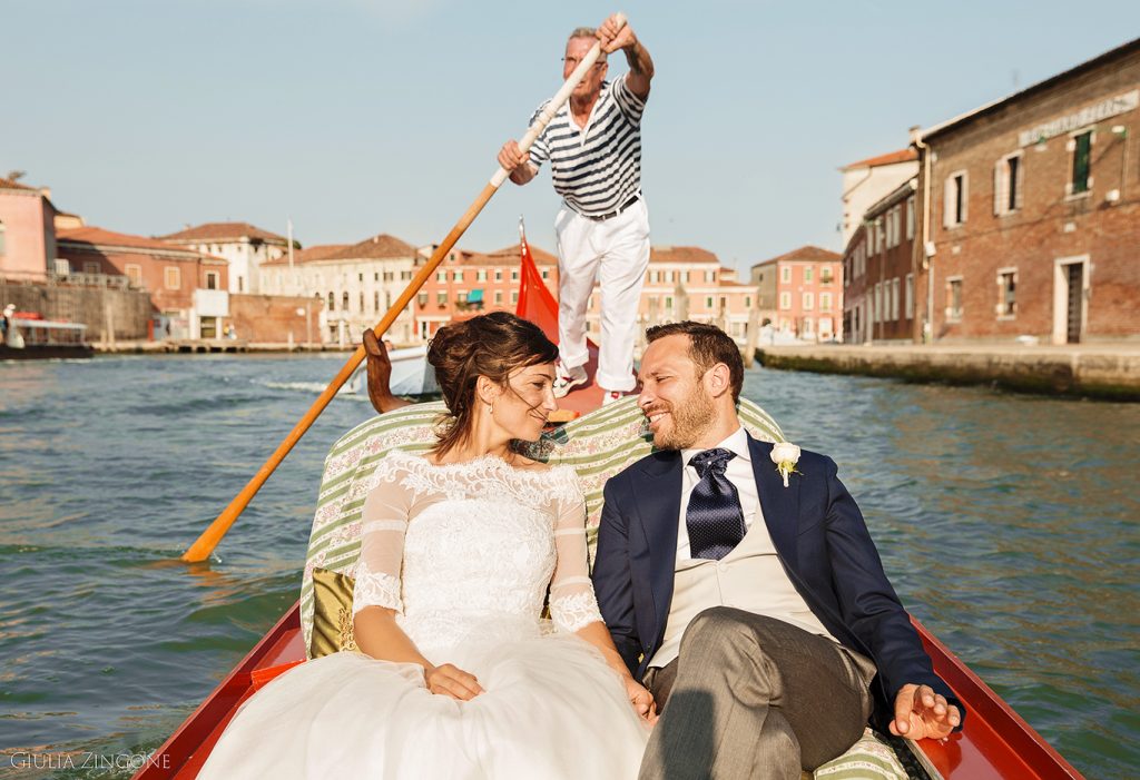 lavoro come fotografo di matrimonio a Palazzo Pisani Moretta a Venezia sono Giulia Zingone Venice destination wedding photographer in Italy