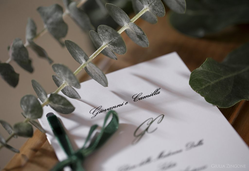 foto per ampezzan fiori di allestimento matrimonio invernale nella chiesa di cadin di sotto a cortina ampezzo wedding photographer