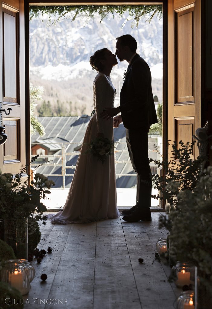 reportage del fotografo di matrimonio a cortina nella chiesa di cadin di sotto wedding photographer