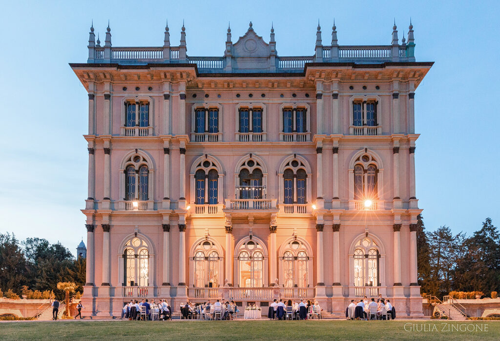 con questa immagine voglio illustrare il mio lavoro di fotografo di matrimonio alle ville ponti in varese wedding photographer organizzato dalla wedding planner stefania guastini