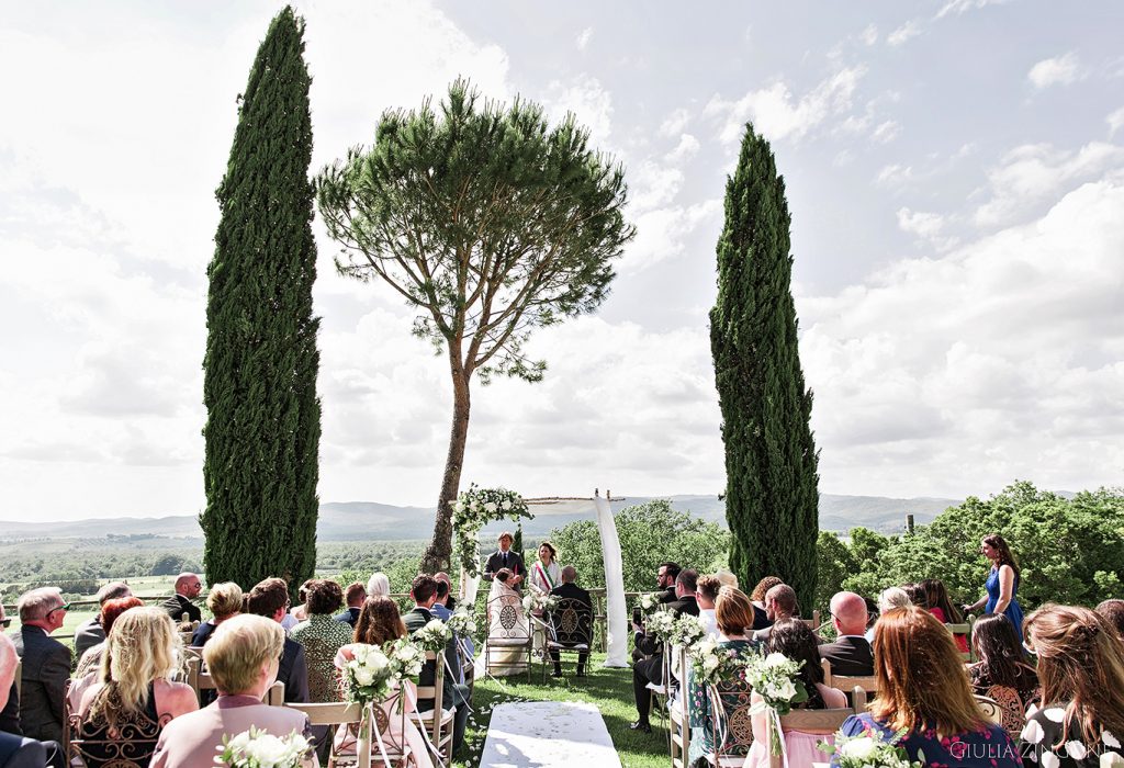 il conti di san bonifacio wine resort fa da sfondo a questo matrimonio in toscana tuscany destination wedding photographer