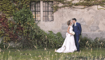 questa foto degli sposi presso la cascina cattabrega milano proviene dagli archivi del fotografo di matrimonio a villa massari corbetta giulia zingone