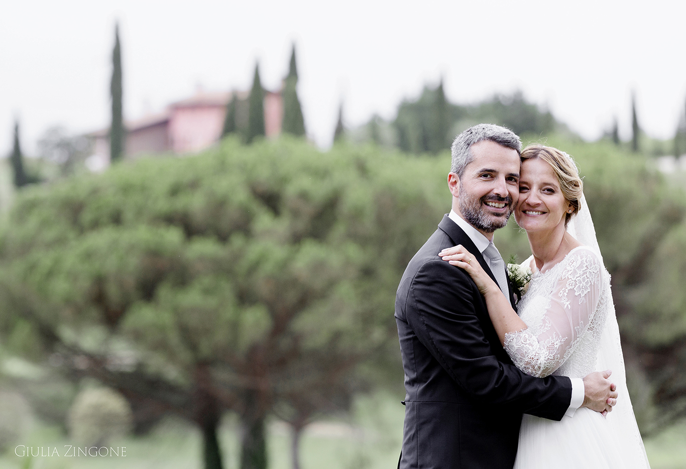 this is a portrait of the bride and groom by spessa castle wedding photographer giulia zingone