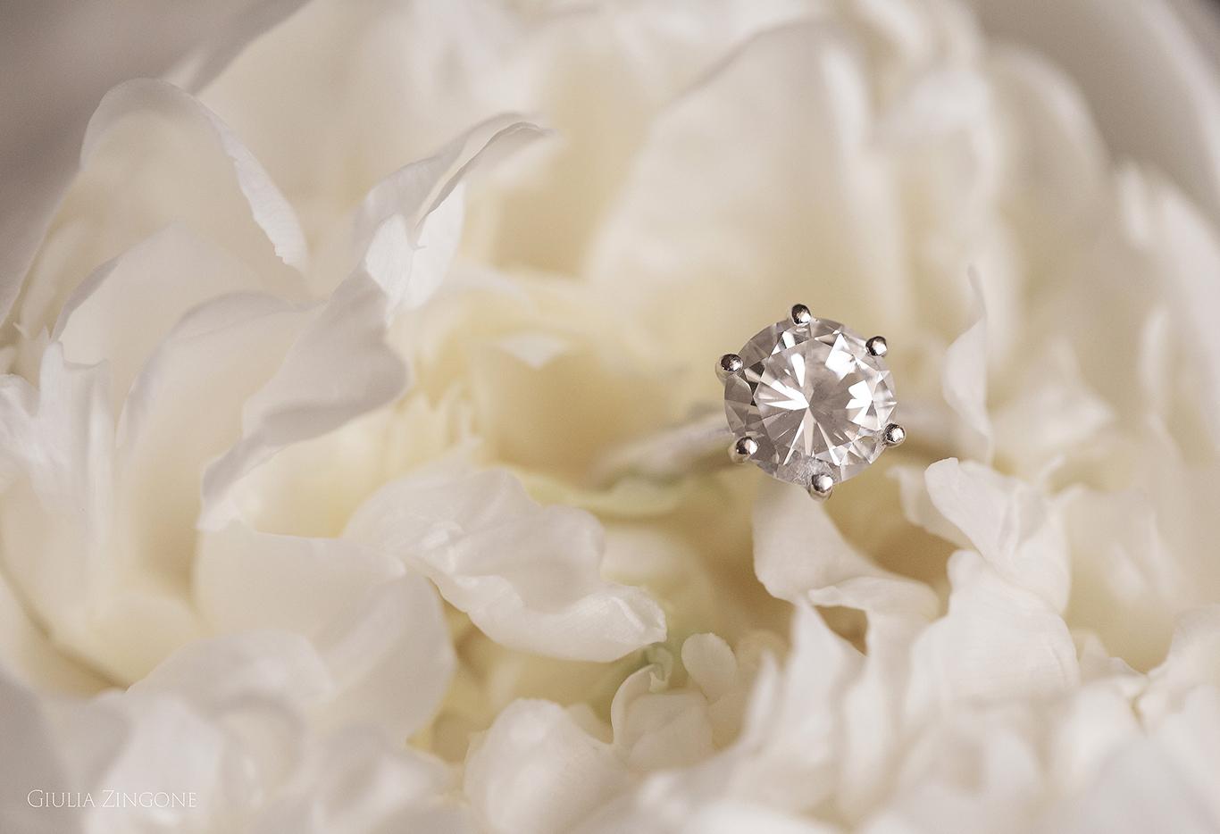 this is a picture of an engagement ring by spessa castle wedding photographer giulia zingone
