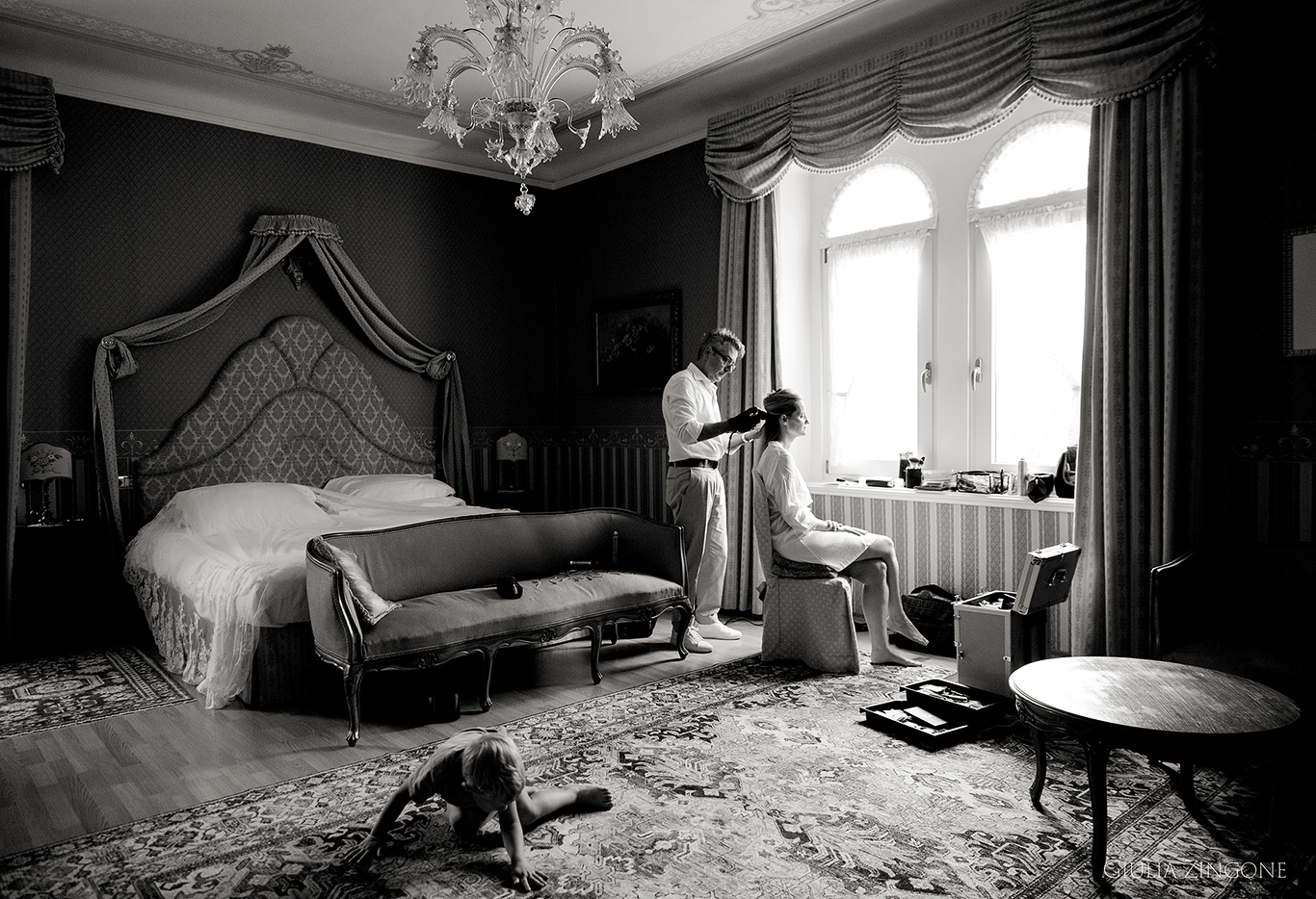 this candid shot is a picture from bridal preparations in a suite by spessa castle wedding photographer giulia zingone