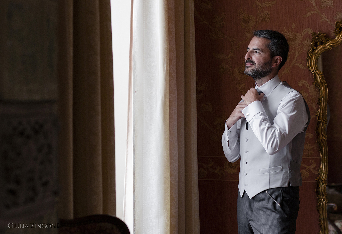 this is a picture from groom preparations in a suite by spessa castle wedding photographer giulia zingone