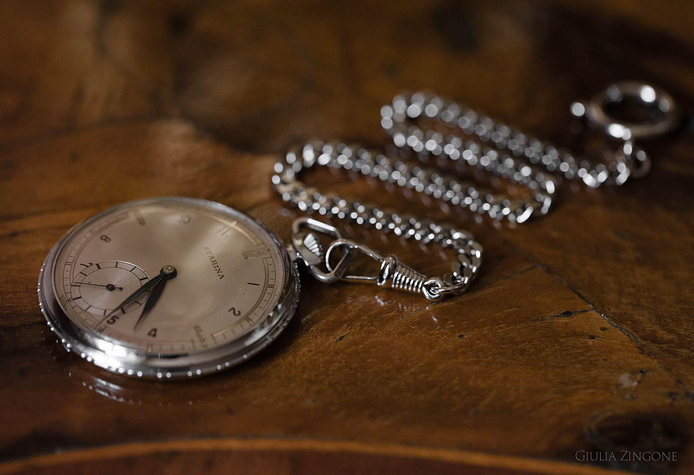 this is a picture from groom preparations in a suite by spessa castle wedding photographer giulia zingone