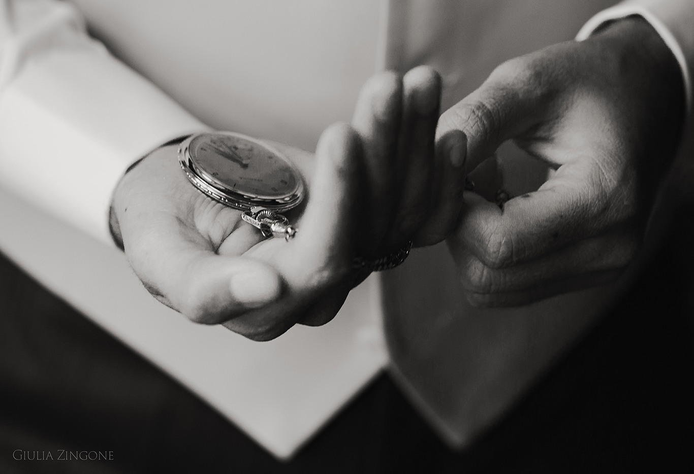 this is a picture from groom preparations in a suite by spessa castle wedding photographer giulia zingone